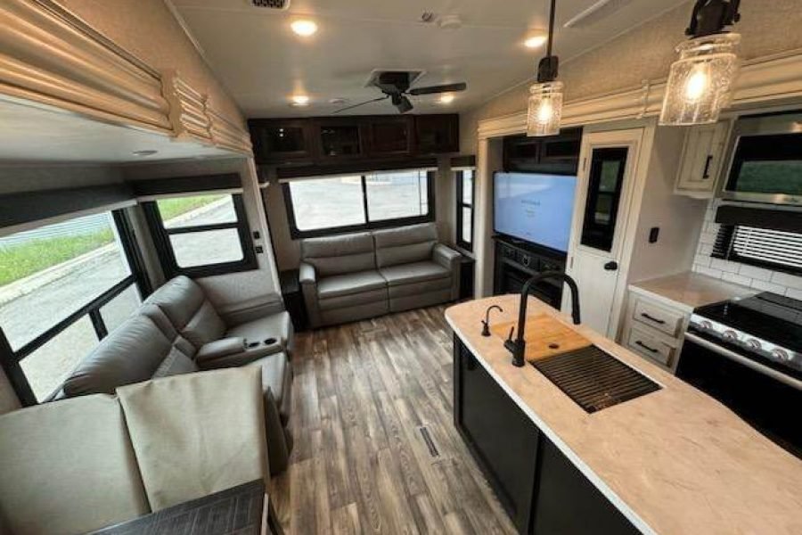 Fifth Wheel – 4 Slide Out Jayco Eagle 355MBQS