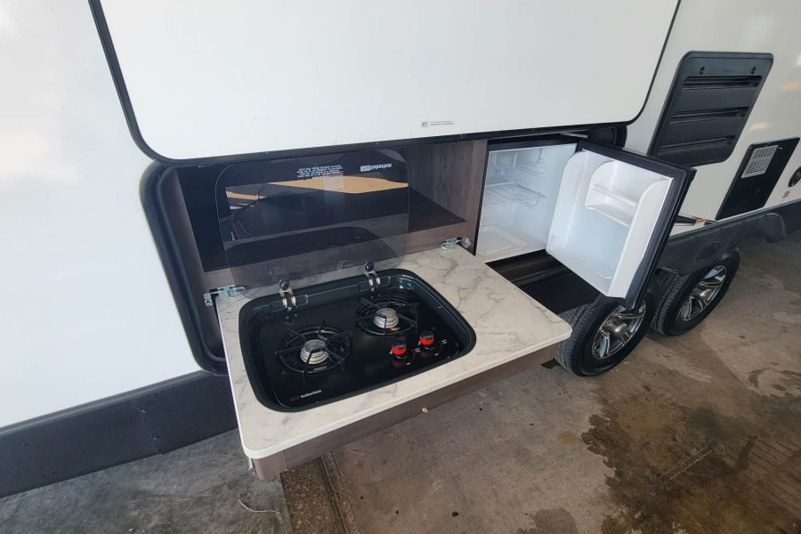 Travel Trailer – 2 Slide Out Coleman 3055BS