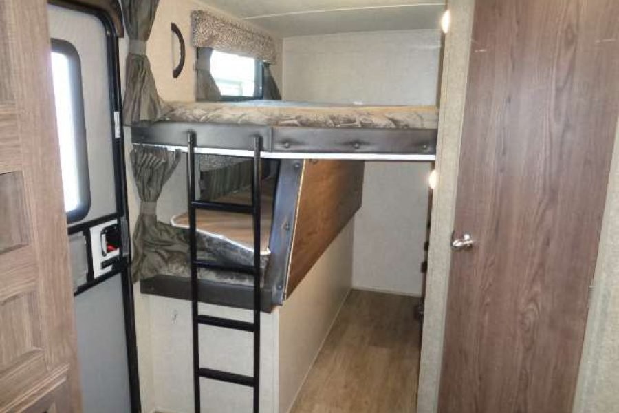 Travel Trailer – 2 slide out – ROCKWOOD