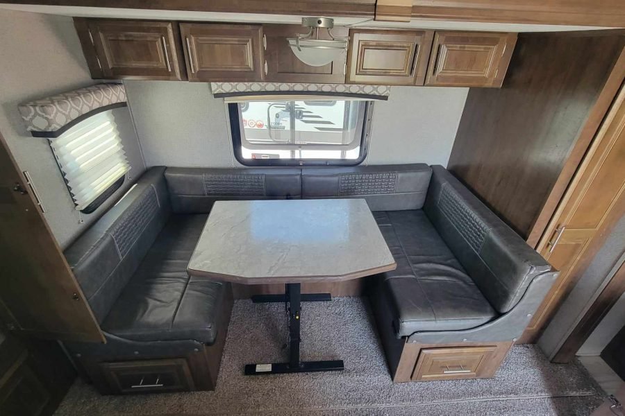 Travel Trailer – 1 Slideout Flagstaff Micro-Lite 25BRDS