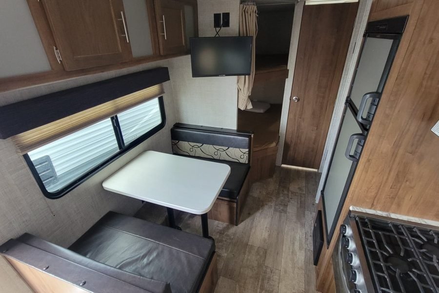 Travel Trailer – Non Slide Innsbruck 248BH