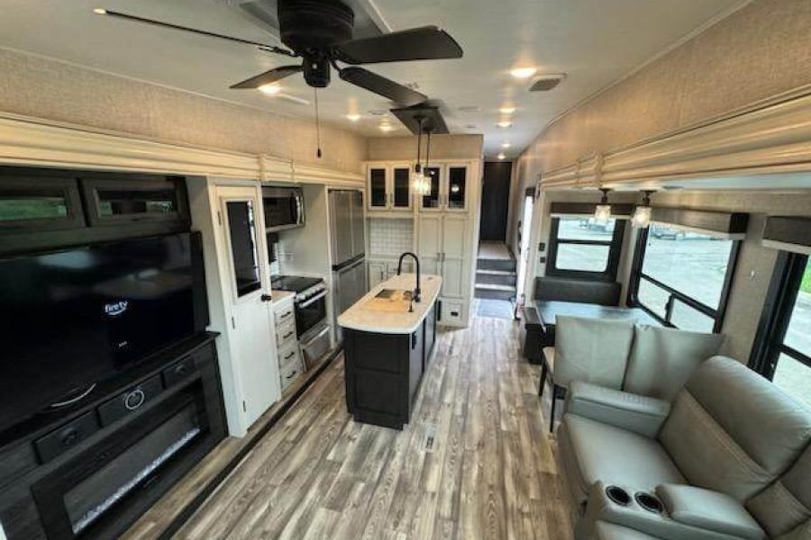 Fifth Wheel – 4 Slide Out Jayco Eagle 355MBQS