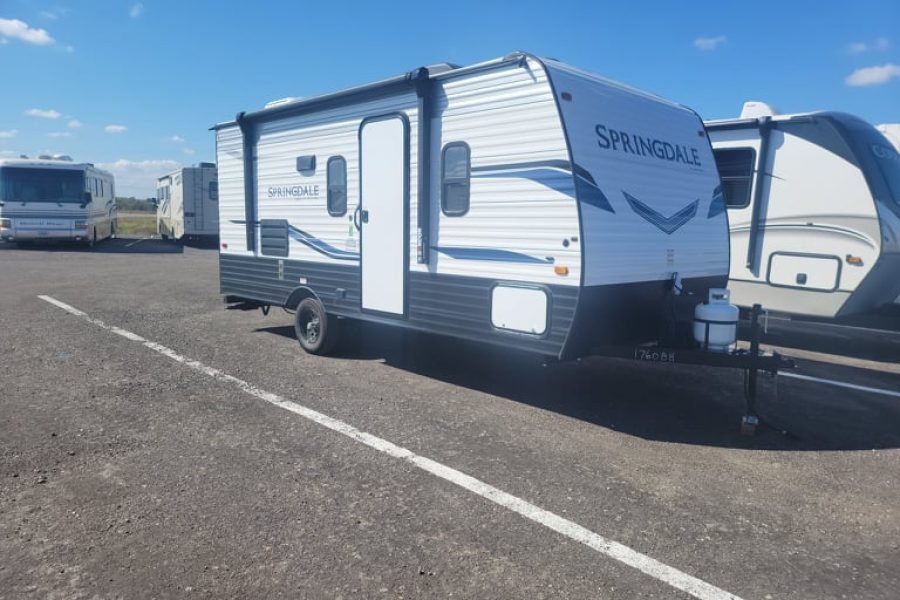 Travel Trailer – 1 Slide Out – Keystone 1760BH