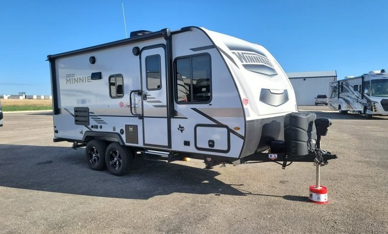 Travel Trailer – 1 Slide Out Minnie Winnie 2100BH