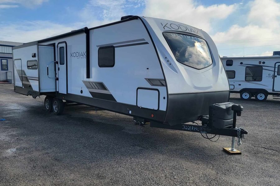 Travel Trailer – 3 Slide Out Kodiak Ultimate 3221RLSL